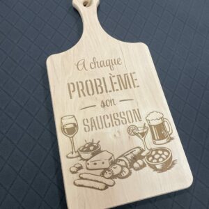 Planche à découper personnalisé – A chaque problème son saucisson